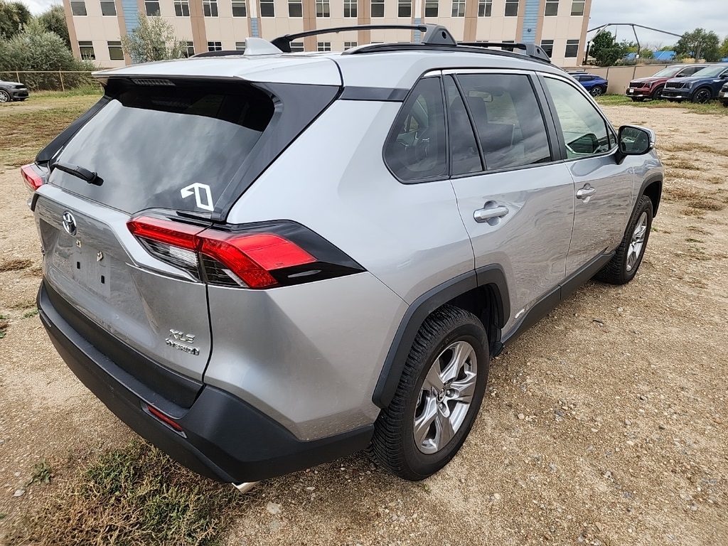 2022 Toyota RAV4 Hybrid XLE photo 5