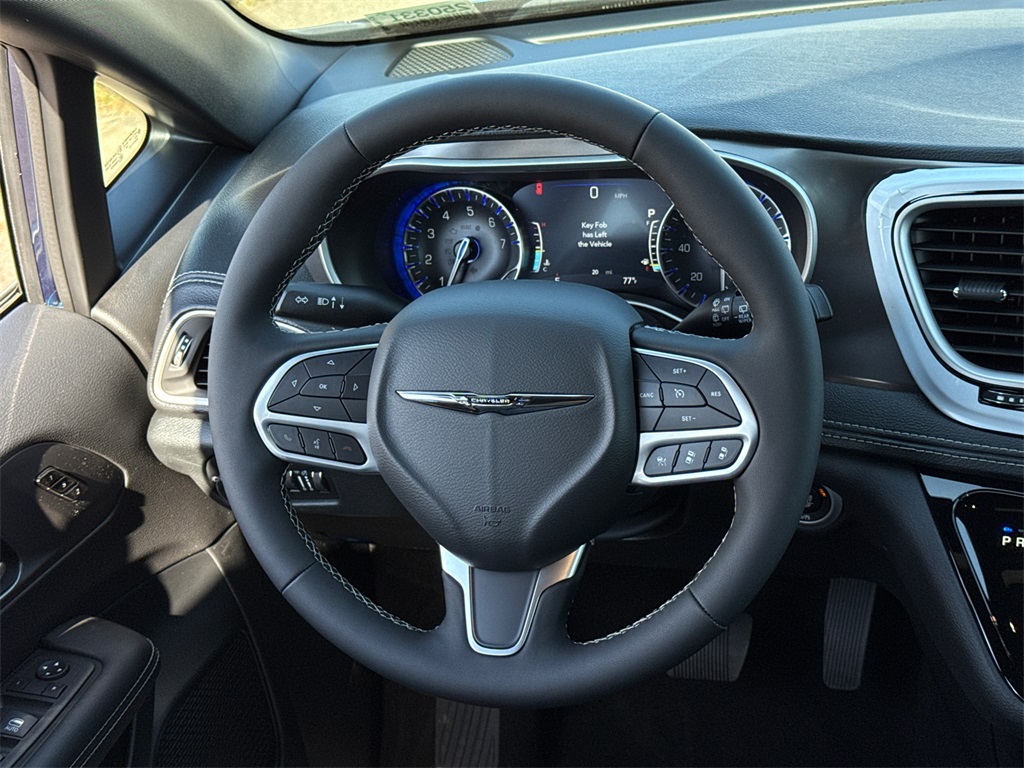 2025 Chrysler Pacifica photo 23