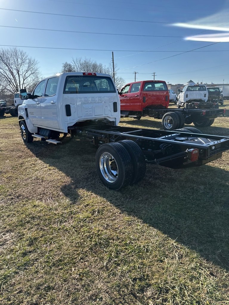 2024 Chevrolet Silverado 5500HD Work Truck photo 3