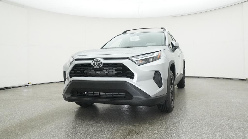 2025 Toyota RAV4 XLE photo 3