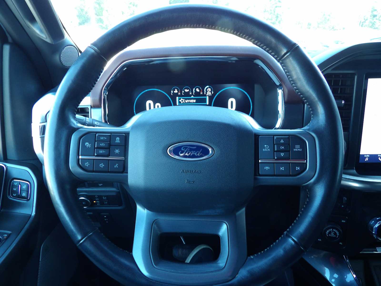 2022 Ford F-150 Lariat photo 18