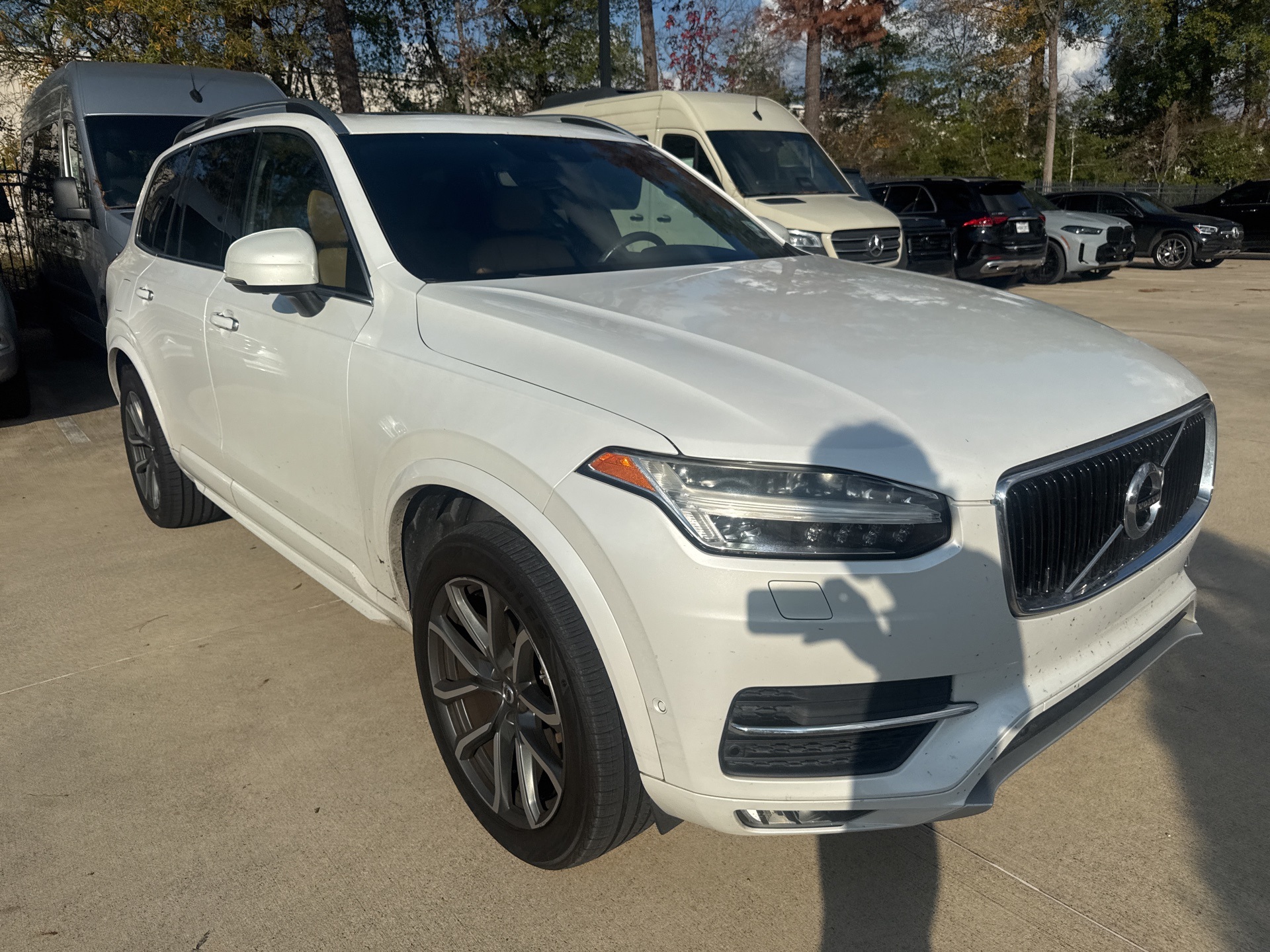 2017 Volvo XC90 Momentum's photo
