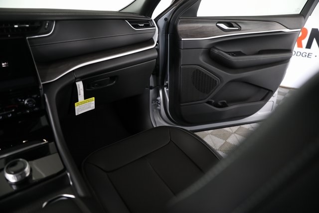 2025 Jeep Grand Cherokee Limited photo 20