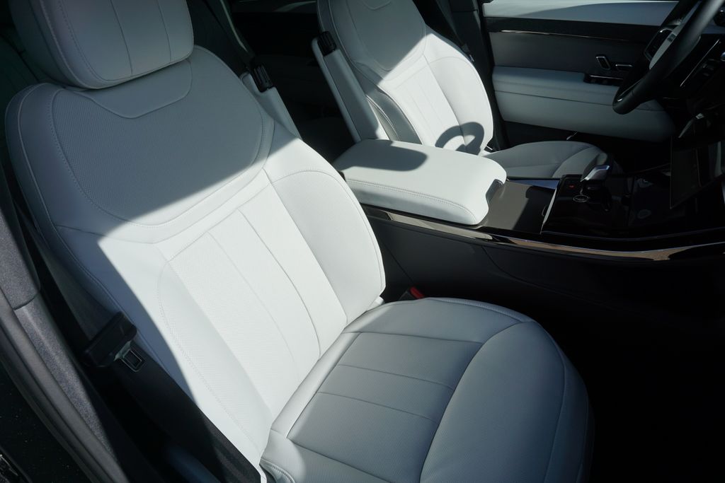 2025 Land Rover Range Rover Sport SE photo 23