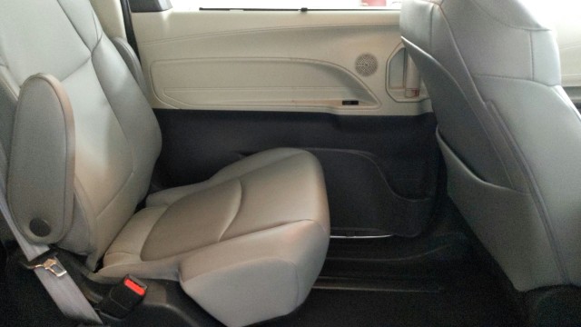 Used 2024 SILVER Toyota XLE image 27