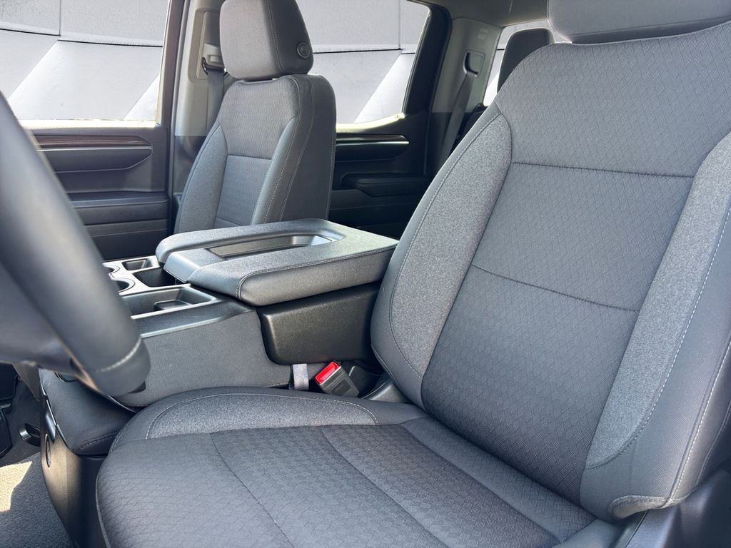 2024 Chevrolet Silverado 1500 LT photo 8