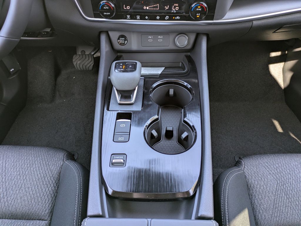 2026 Nissan Rogue SV photo 16