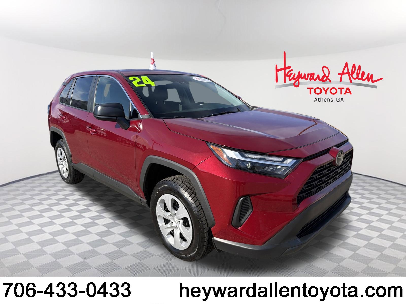 2024 Toyota RAV4 LE's photo