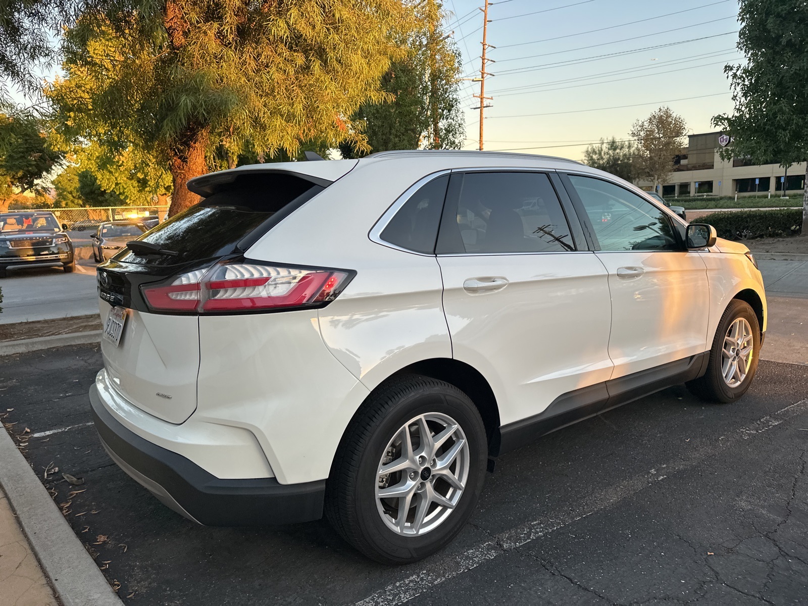 2024 Ford Edge SEL photo 3