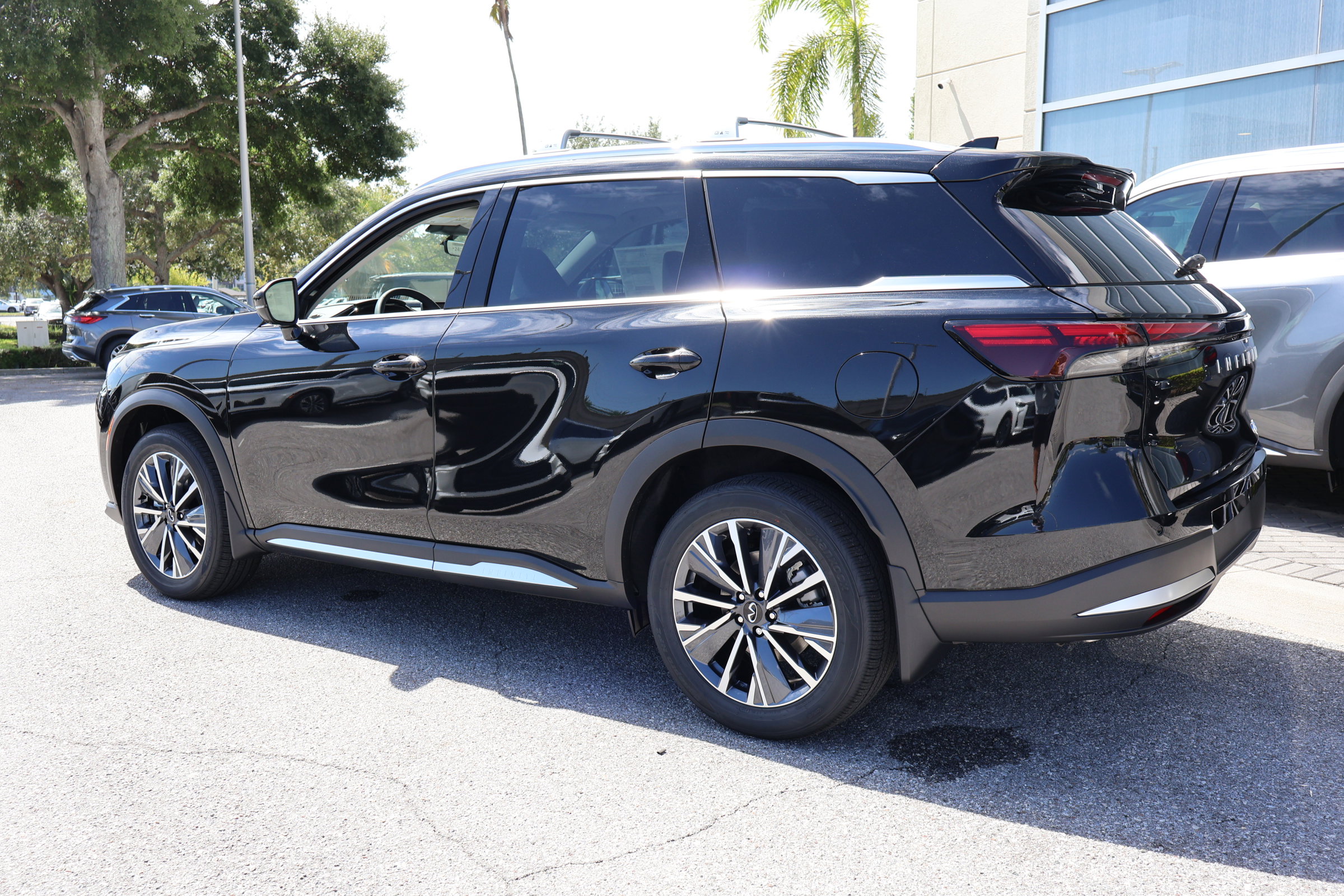2026 Infiniti QX60 Luxe photo 3