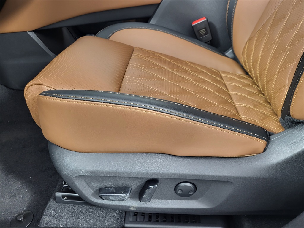 2025 Nissan Rogue Platinum photo 11