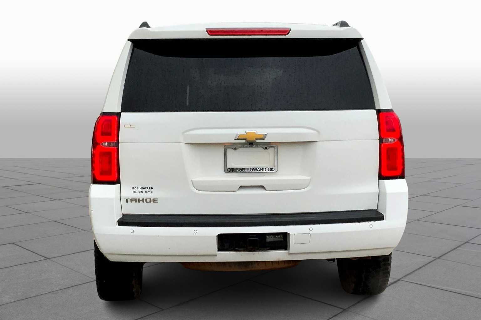 2017 Chevrolet Tahoe LT photo 4