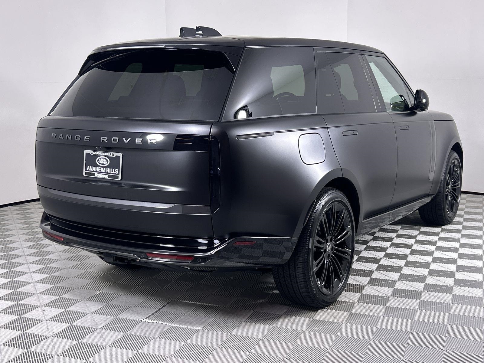 2025 Land Rover Range Rover SE photo 5