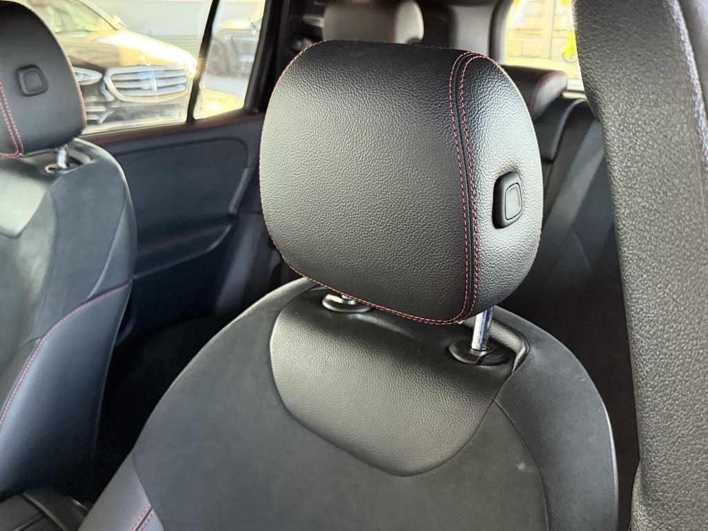 2024 Mercedes Benz GLB 250 photo 2