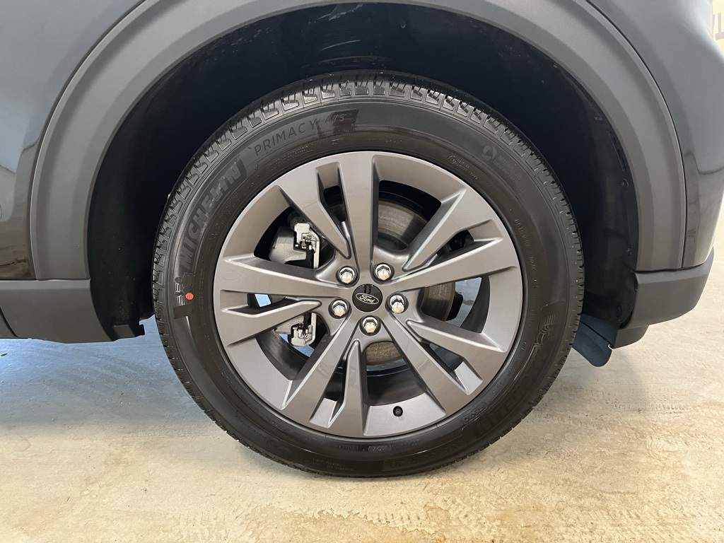 2025 Ford Explorer photo 12