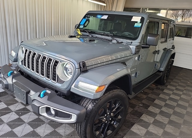 2024 Jeep Wrangler 4xe Sahara photo 3