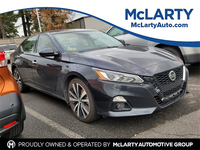 2021 Nissan Altima Platinum's photo