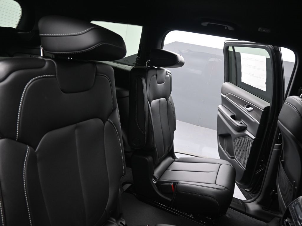 2025 Jeep Grand Cherokee Limited photo 25