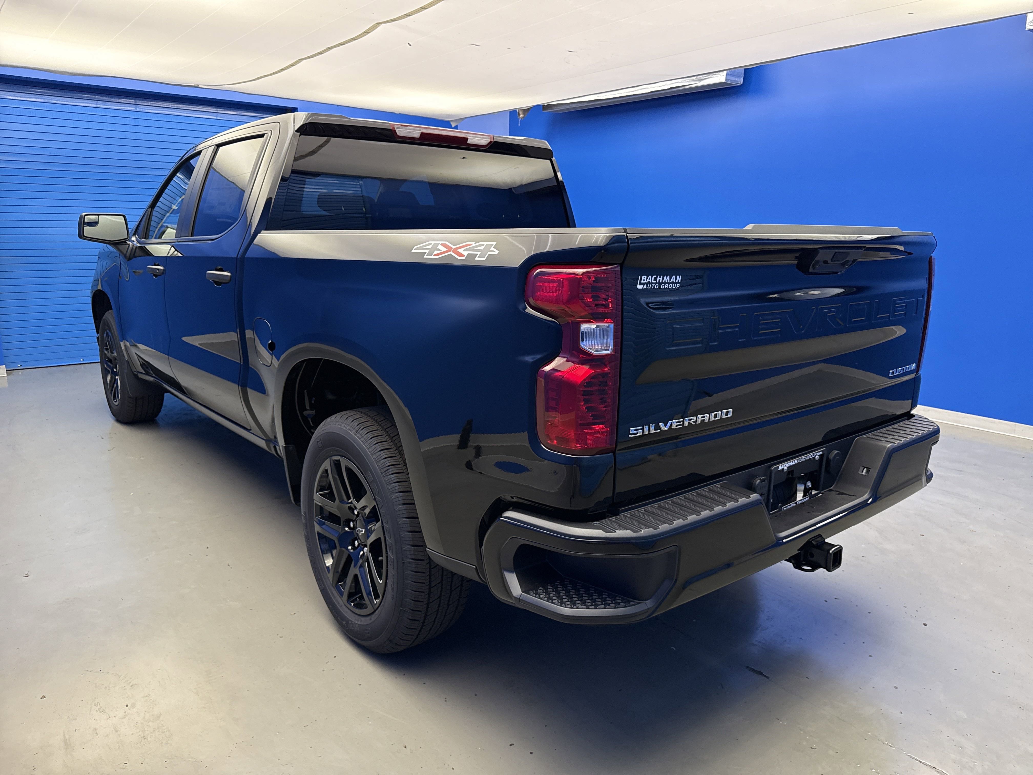 2025 Chevrolet Silverado 1500 Custom photo 4