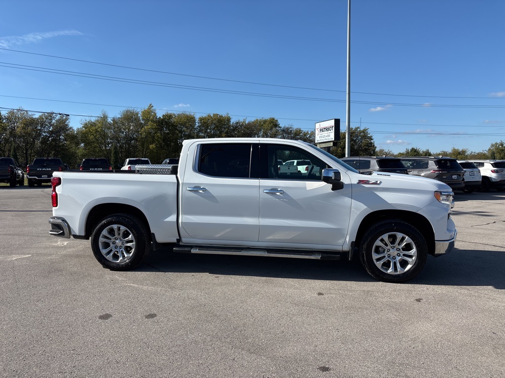 2022 Chevrolet Silverado 1500 LTZ photo 2