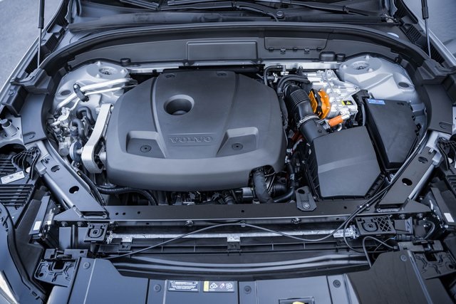 2025 Volvo XC60 Hybrid T8 Plus photo 17