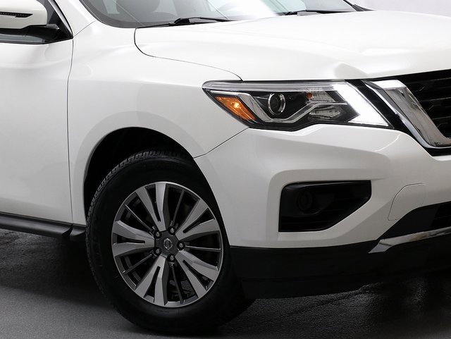 2019 Nissan Pathfinder S photo 3