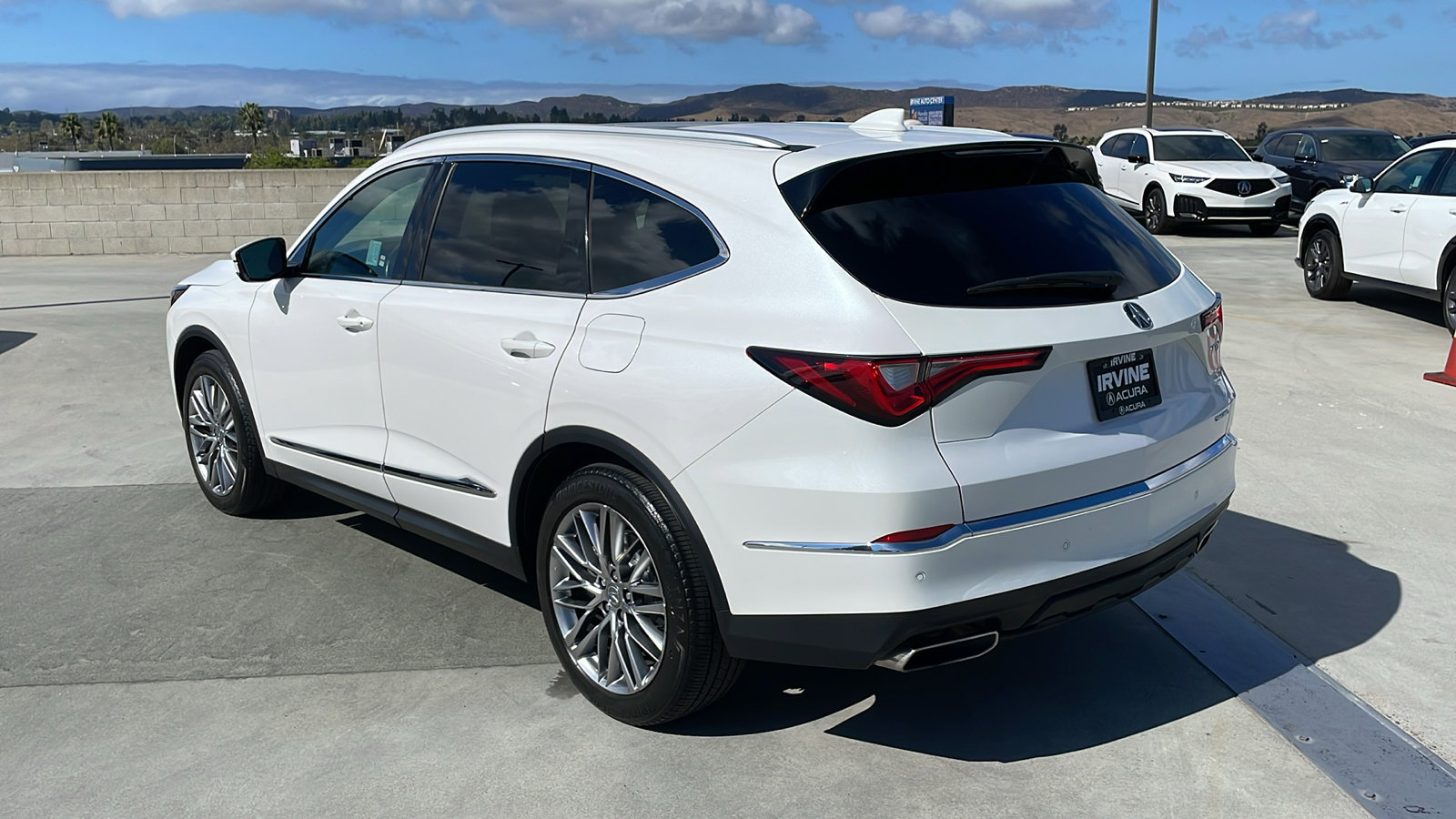 2023 Acura MDX Advance SH-AWD photo 2