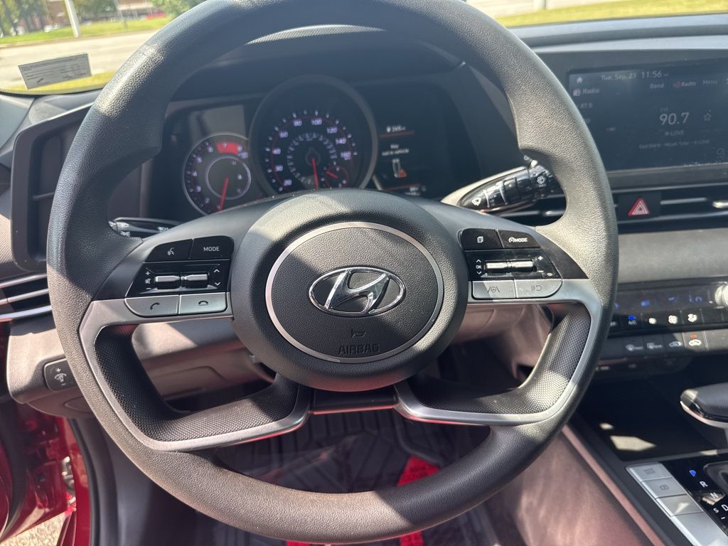 2023 Hyundai Elantra SEL photo 10