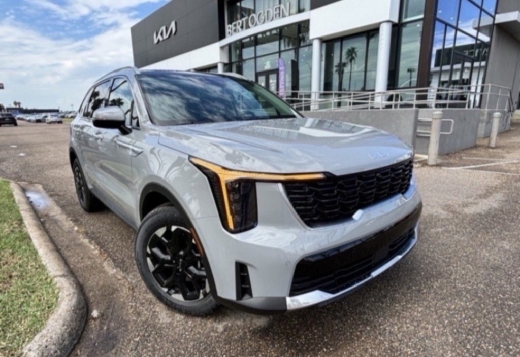 2026 Kia Sorento S's photo