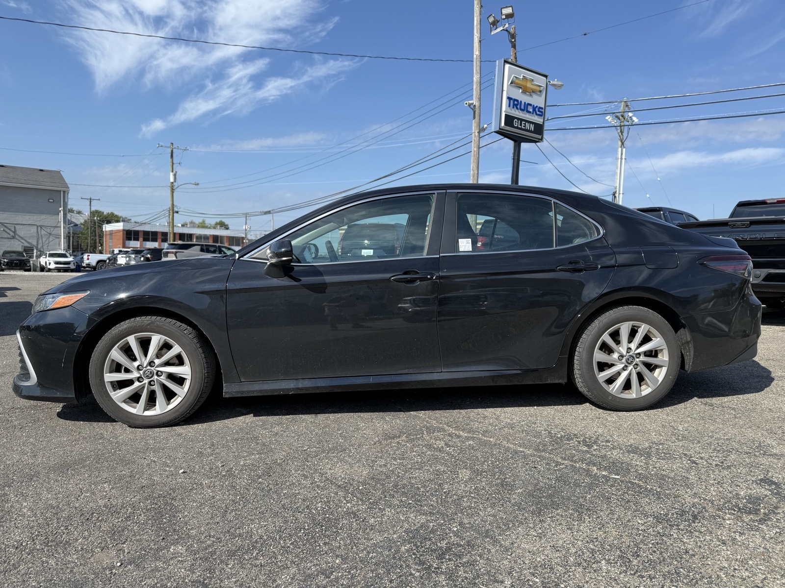 2021 Toyota Camry LE photo 3