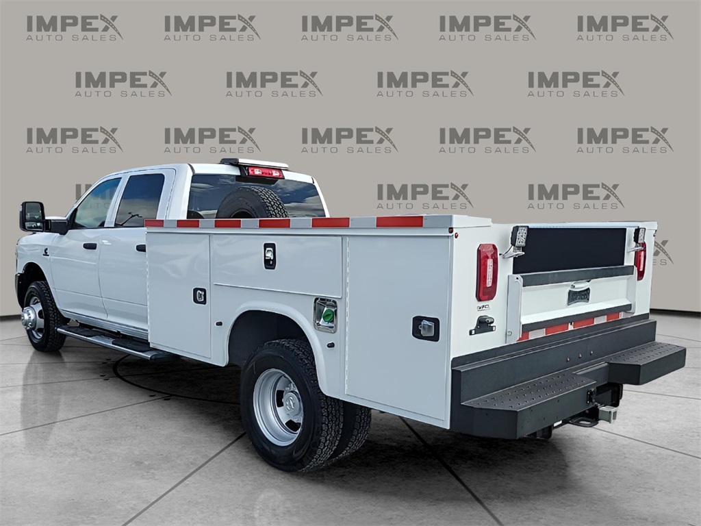 2024 Ram 3500 Tradesman photo 2