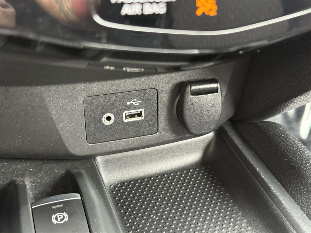 2019 Nissan Rogue SV photo 28