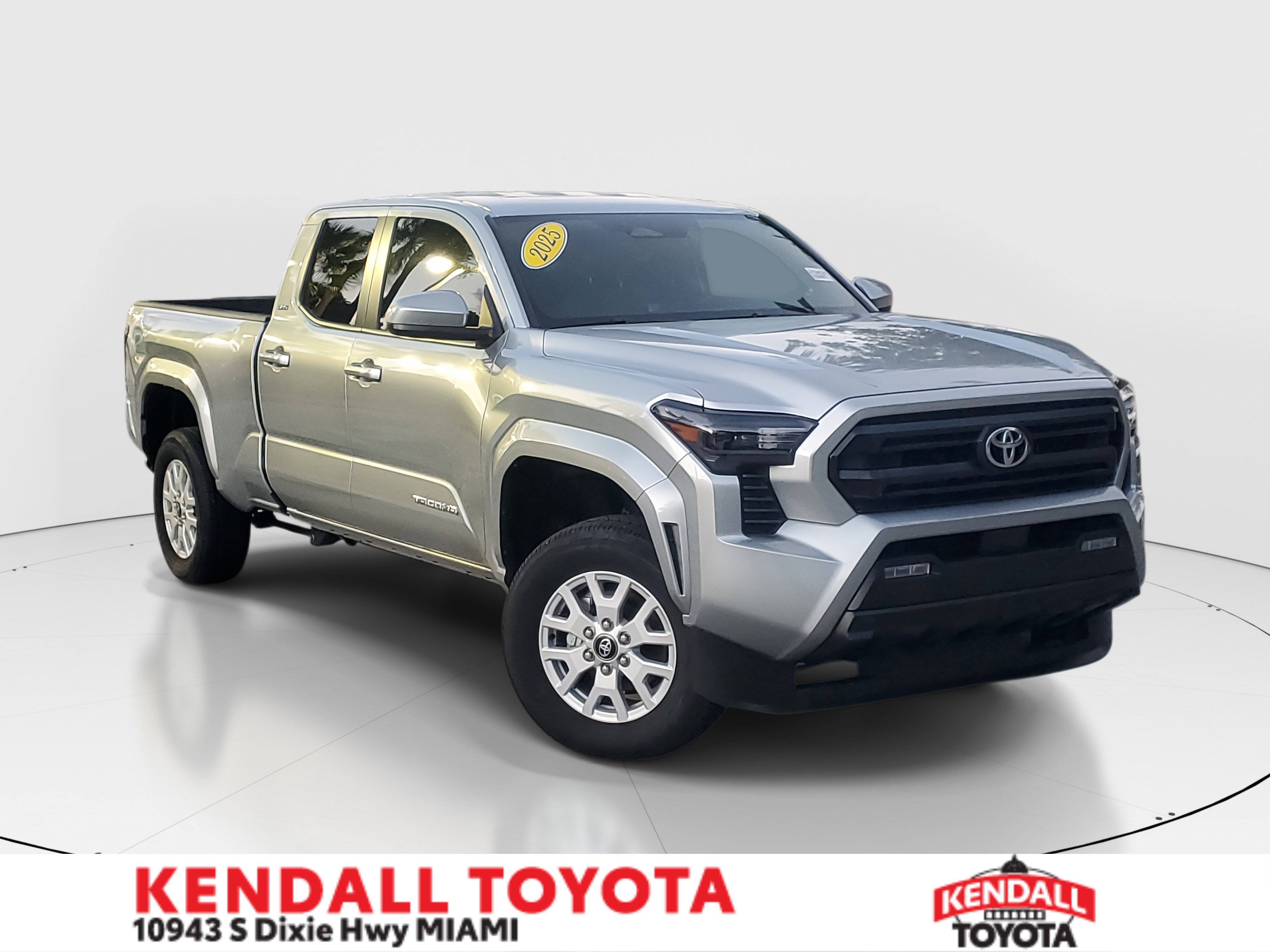 2025 Toyota Tacoma SR5's photo