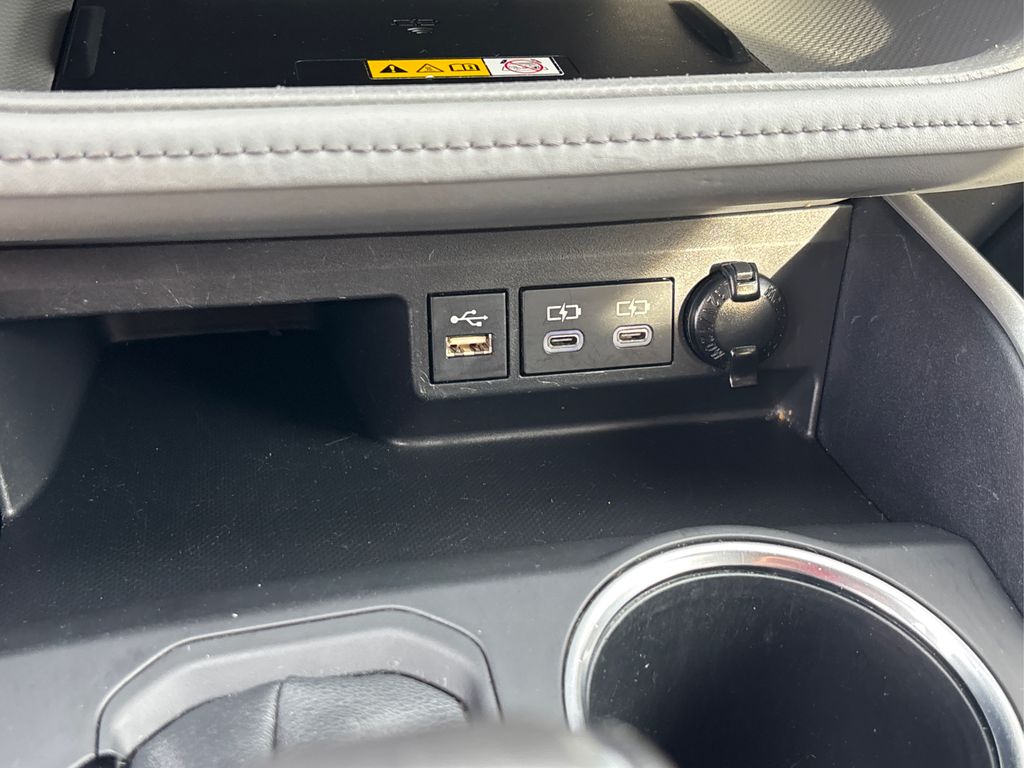 2023 Toyota Highlander L photo 38