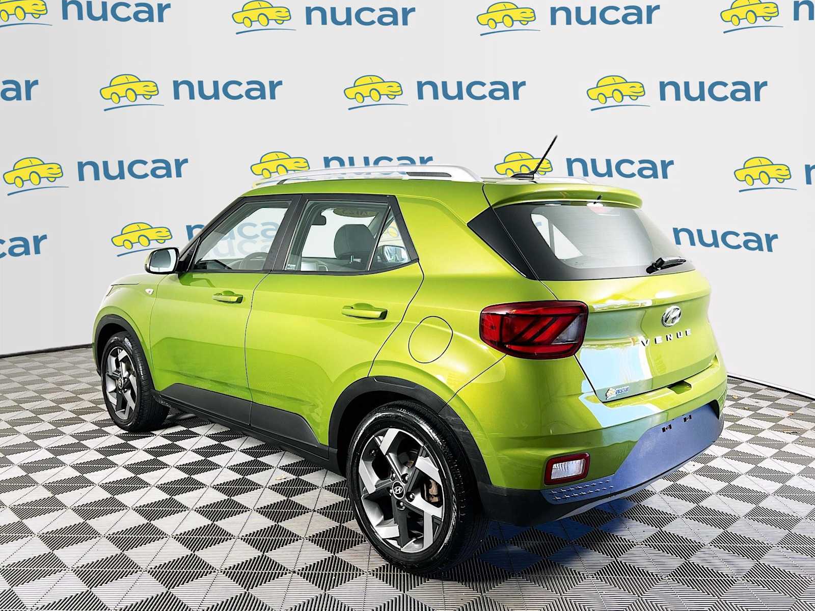 2023 Hyundai Venue SEL photo 4