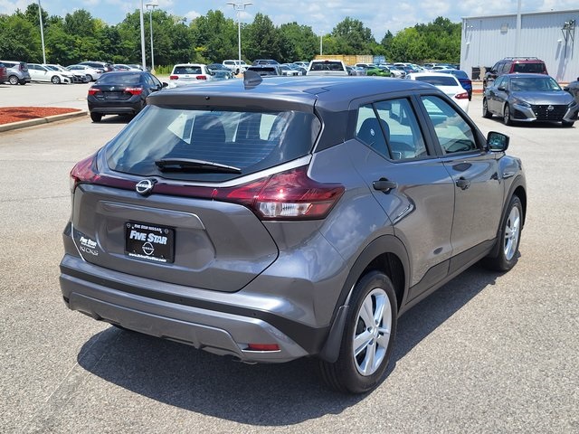 2025 Nissan Kicks Play S photo 2