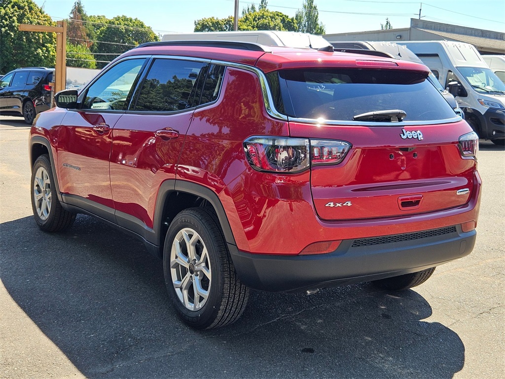 2025 Jeep Compass Latitude photo 4