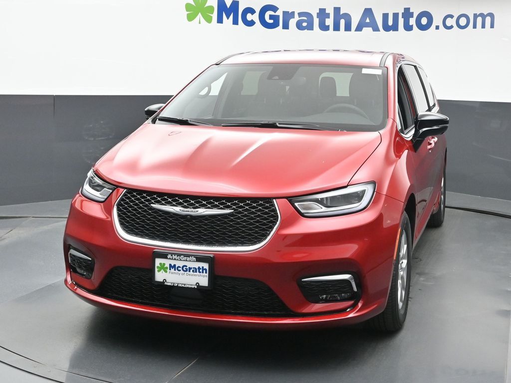 2026 Chrysler Pacifica photo 3
