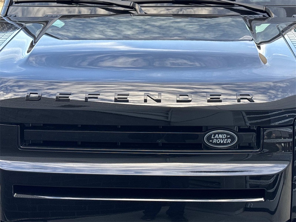 2026 Land Rover Defender 110 S photo 4