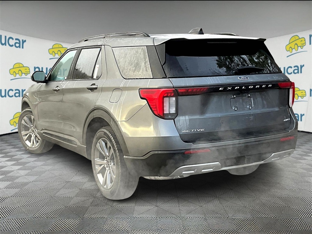 2026 Ford Explorer photo 2