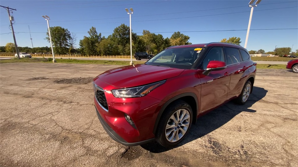 2021 Toyota Highlander Hybrid Limited photo 4