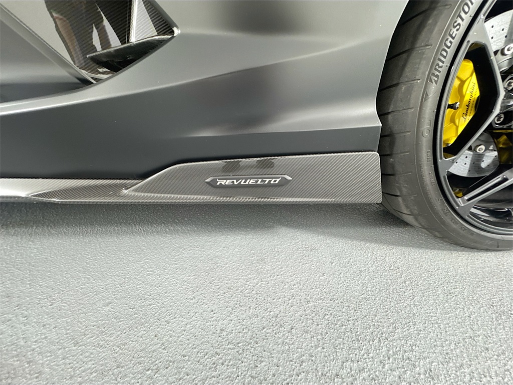 2024 Lamborghini Revuelto photo 25