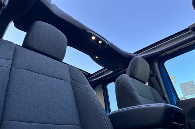 2025 Jeep Wrangler Sport S photo 4