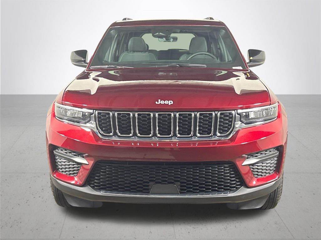 2025 Jeep Grand Cherokee Laredo X photo 3