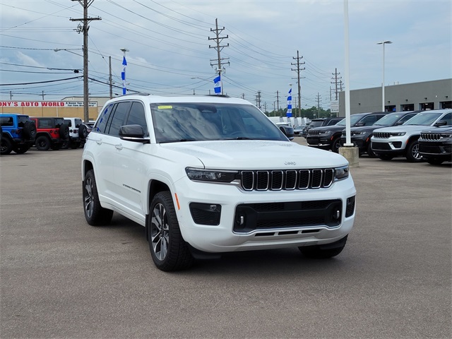 2022 Jeep Grand Cherokee Overland photo 3
