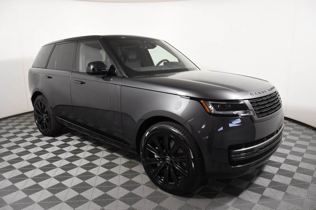 2025 Land Rover Range Rover SE photo 3