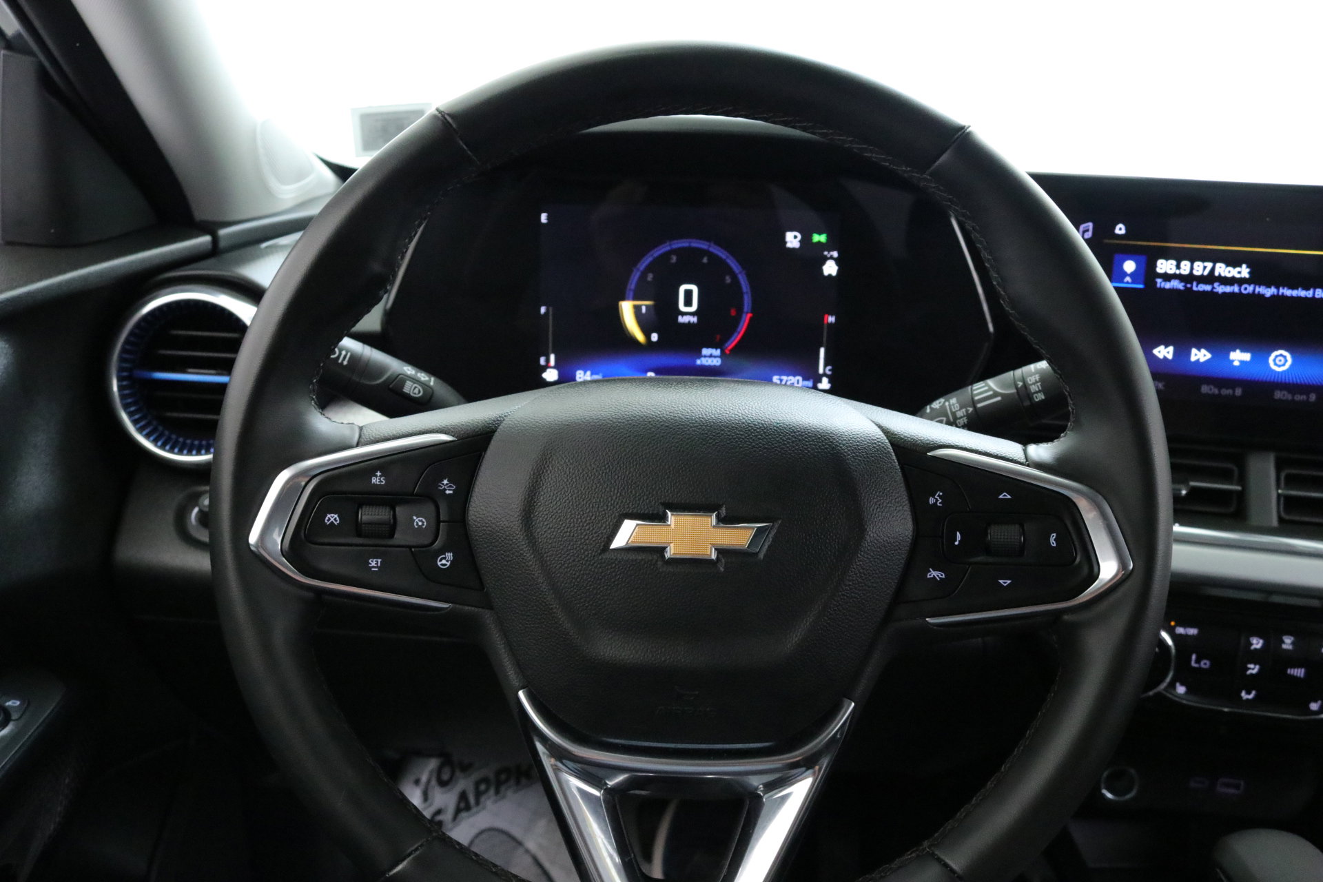 2025 Chevrolet Trax LT photo 11