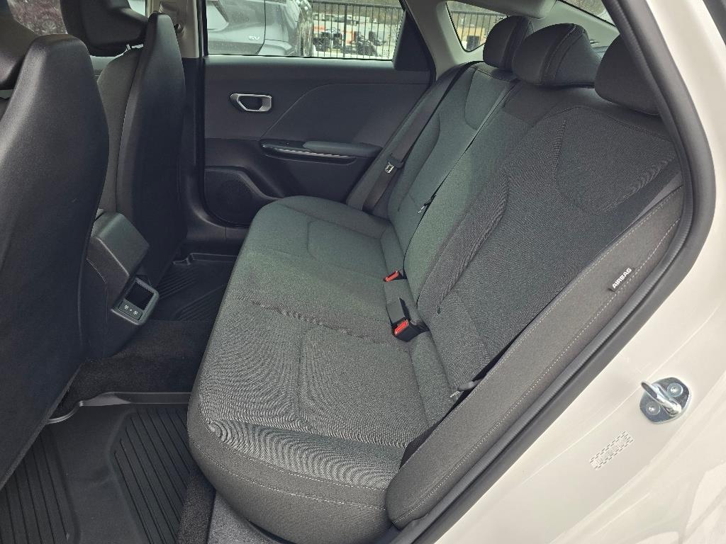 2025 Kia K4 LXS photo 4