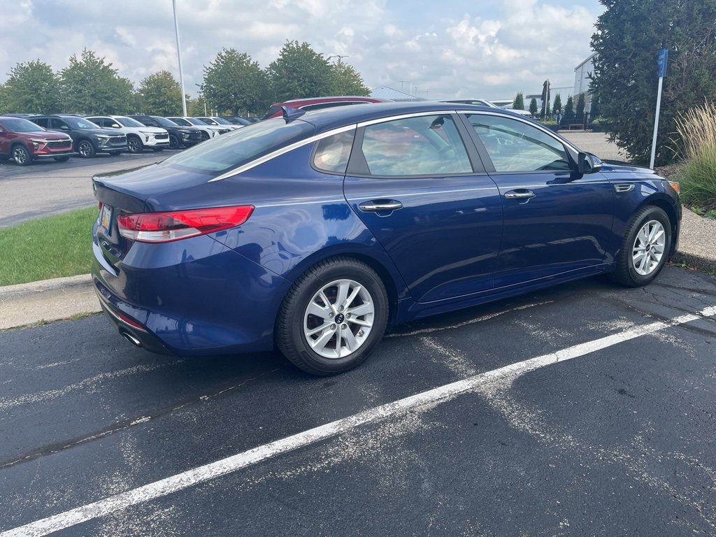 2016 Kia Optima LX photo 3