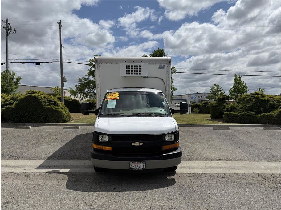 2015 Chevrolet Express Cutaway Van photo 3